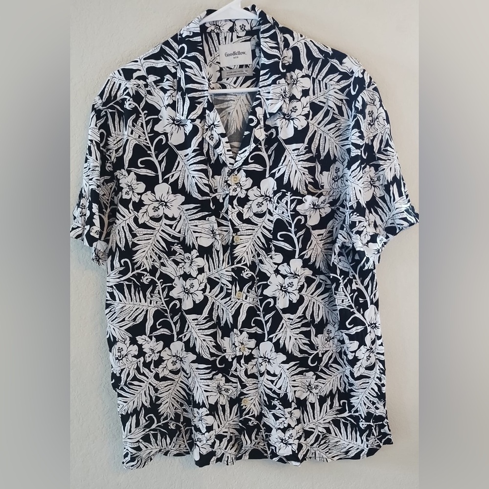 Goodiellow Gray & White Hibiscus Hawaiian Shirt XL NWT Men Shirt
